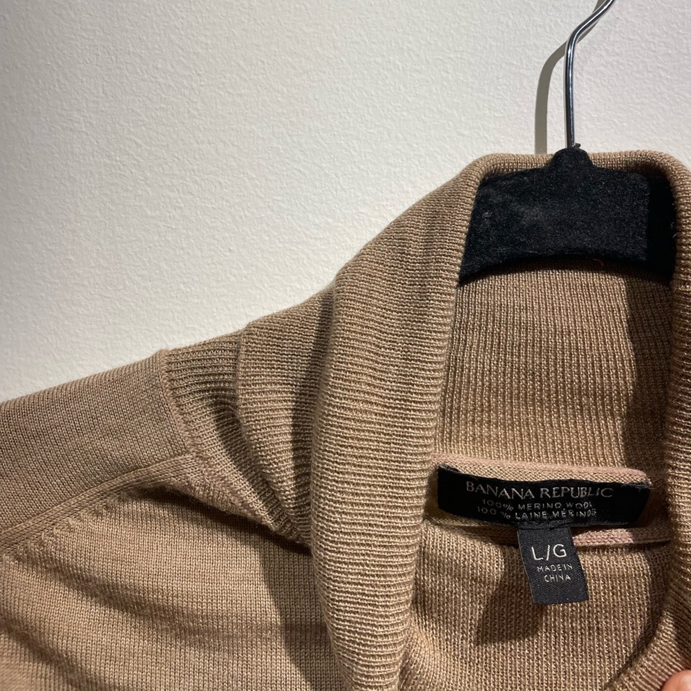 Banana Republic 100% Merino turtle, size L